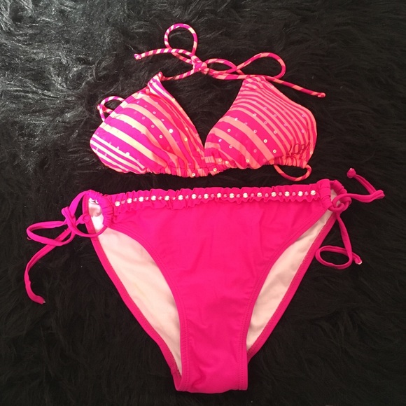 Bikini - Picture 2 of 2